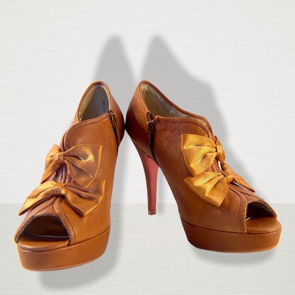 Poetic Licence London Heels size 6.5 US, 4.5" heel Brown/Tan with two bows - Picture 1 of 12